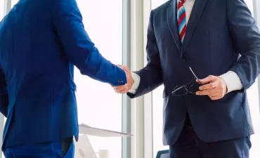 Qual a importância de contratar um profissional para recolocação profissional